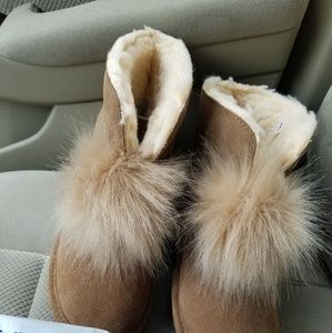 Bear paw Pom boots Sold out everywhere...